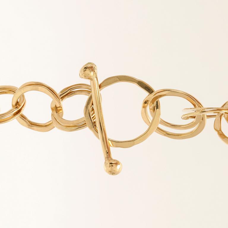 An 18K gold necklace by Cusi Italy.