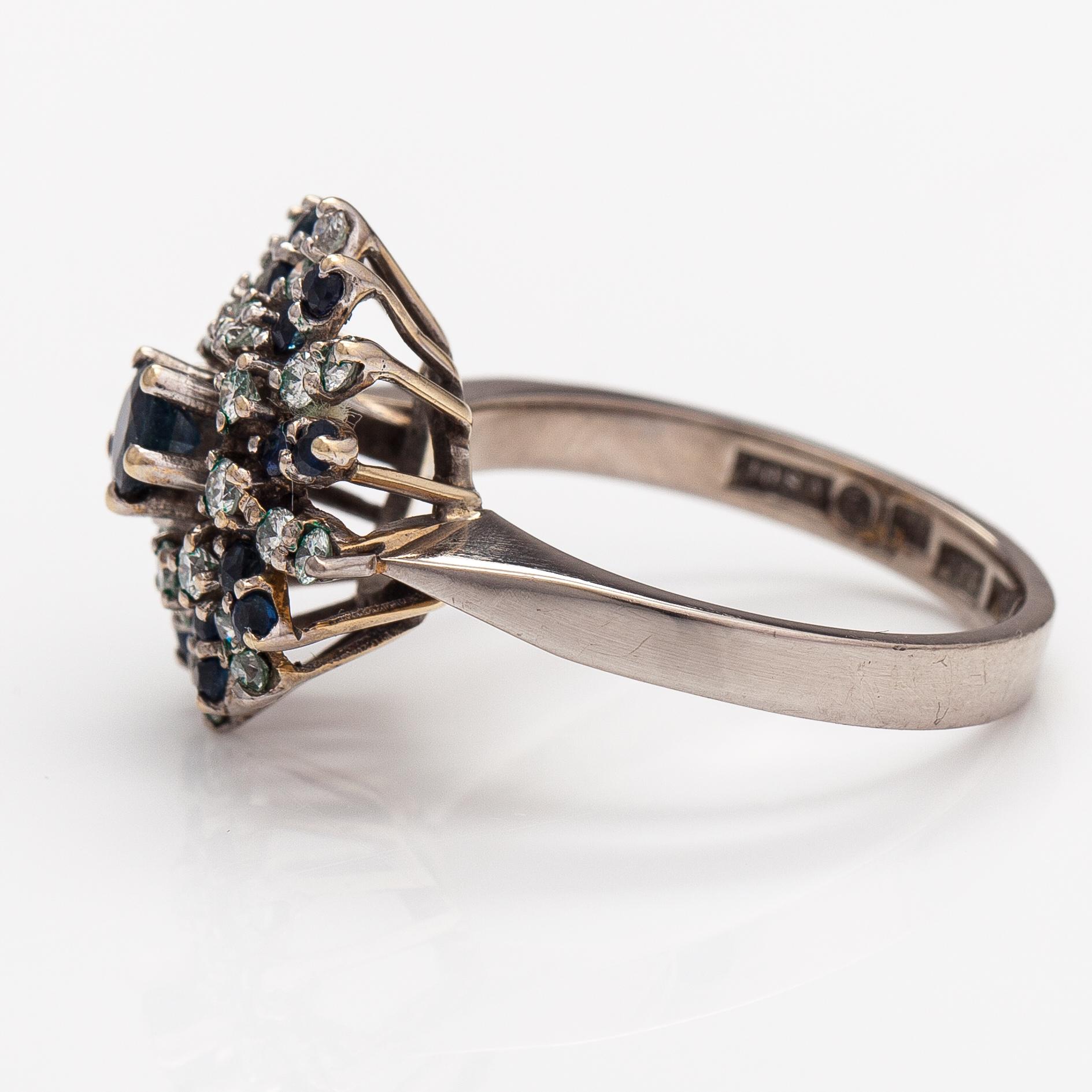 Ring, 18K vitguld, diamanter ca 0.56 ct tot och safirer. J S Guldsmide, Göteborg 1991.