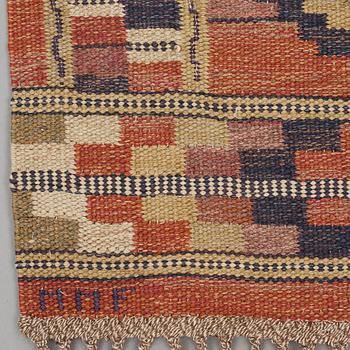 Märta Måås-Fjetterström, Matto, "Röda Åttan", flat weave, ca 298,5-301 x 202-205,5 cm, signed MMF.