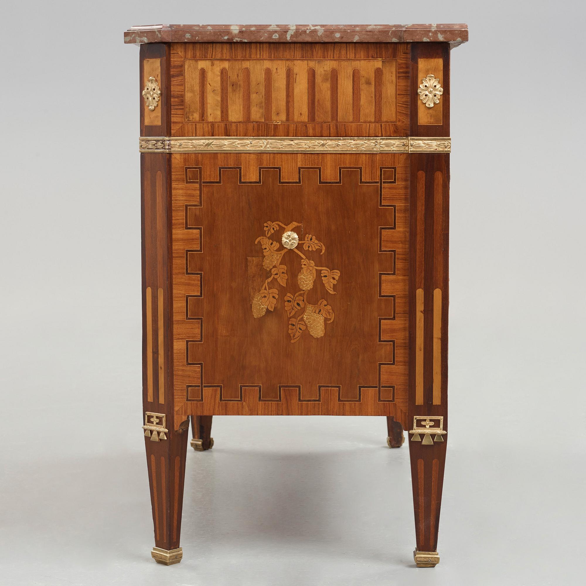 BYRÅ, i Carl Lindborgs art (mästare i Stockholm 1781-1808), gustaviansk, 1700-talets slut.