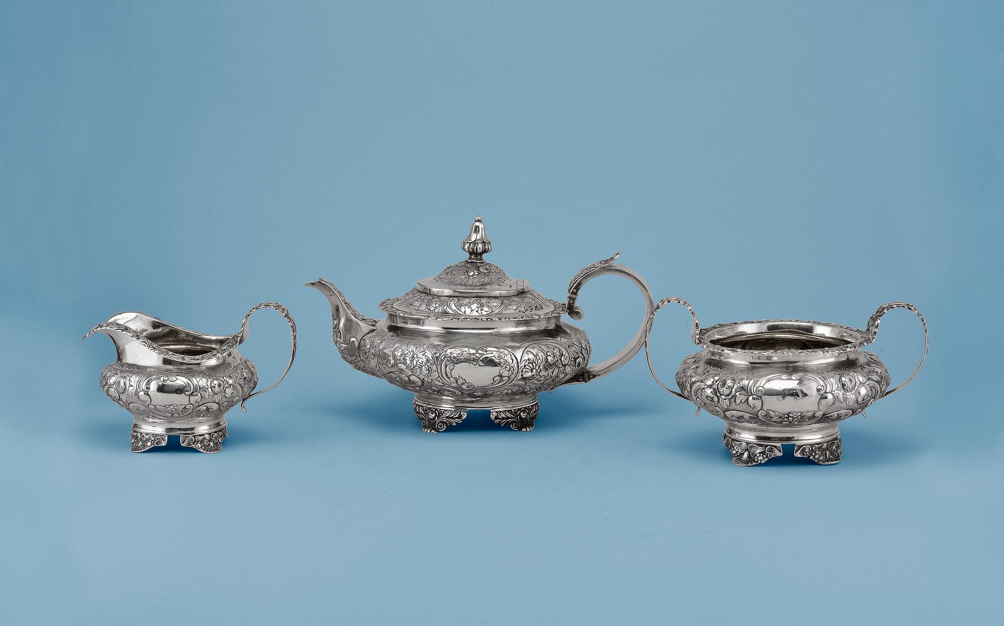 TEEKALUSTO, 3 osaa. Lontoo 1829. Paino 1415 g.