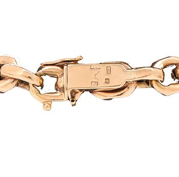 An 18K gold anchor link bracelet.