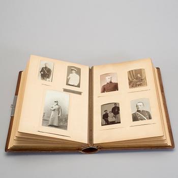 FOTOALBUM, innehållande 56 stycken fotografier, Ryssland, omkring år 1900.