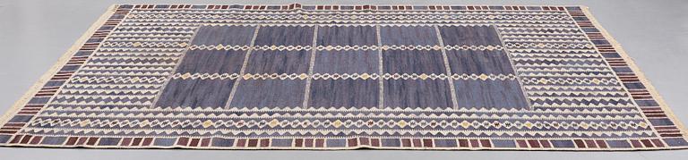 Barbro Nilsson, MATTO, "Salerno blå", flat weave, ca 288,5 x 236,5 cm, signed AB MMF BN.