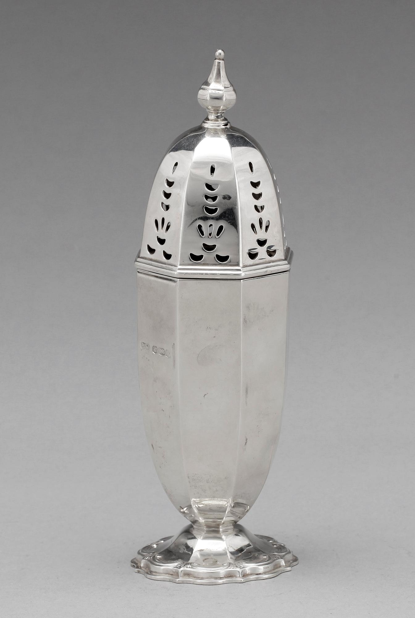 SOCKERRUSKA, silver, Henry Wilkinson, Sheffield, London, 1927. Ca 150 g.