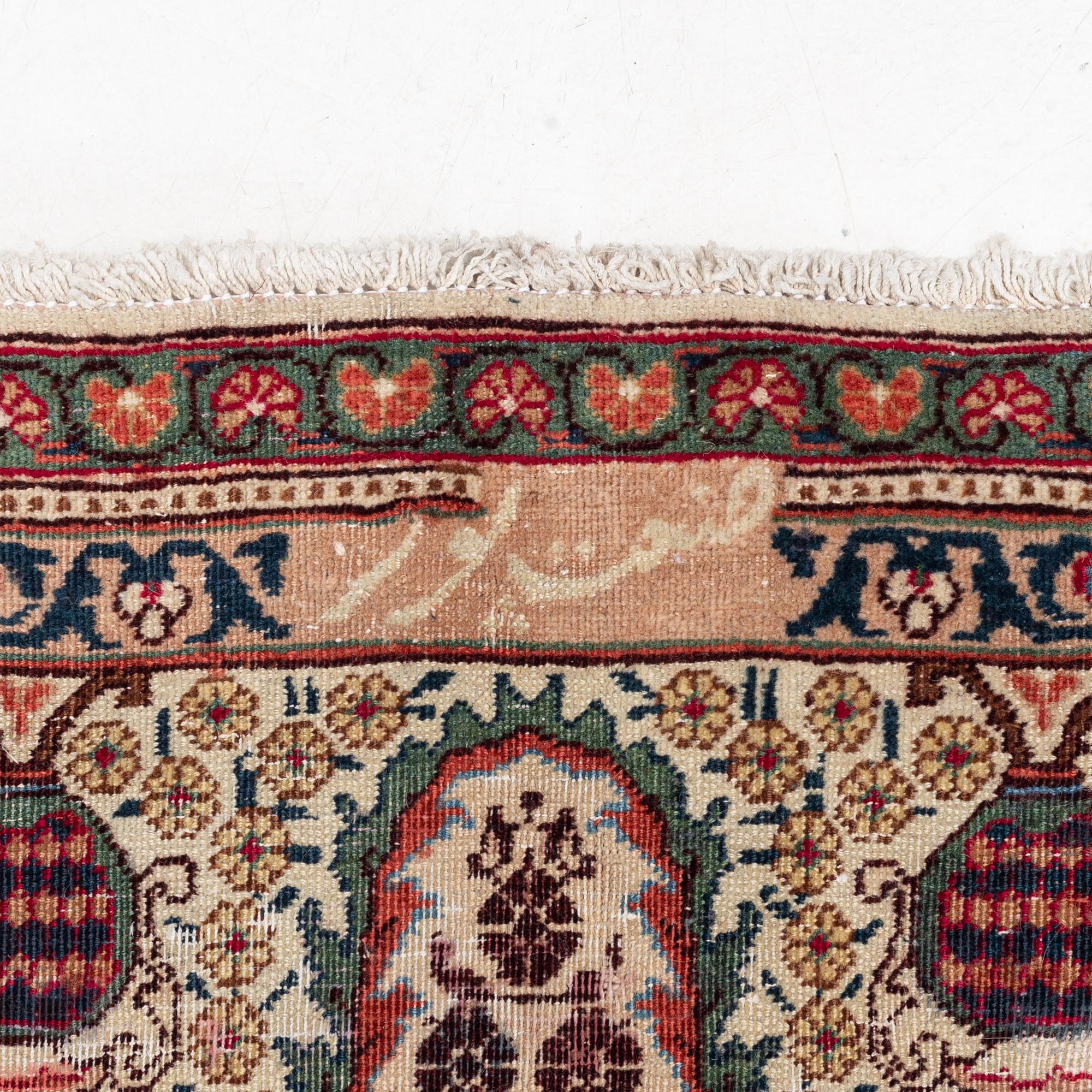 Matta, Täbris, ca 370 x 395 cm.