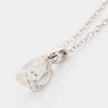 COLLIER, med droppformad diamant 1,01 ct, med GIA certifikat.