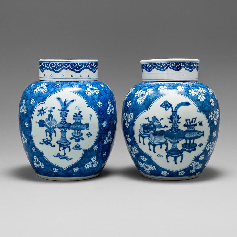 Two blue and white jars with covers, Qing dynasty, Kangxi (1662-1722).