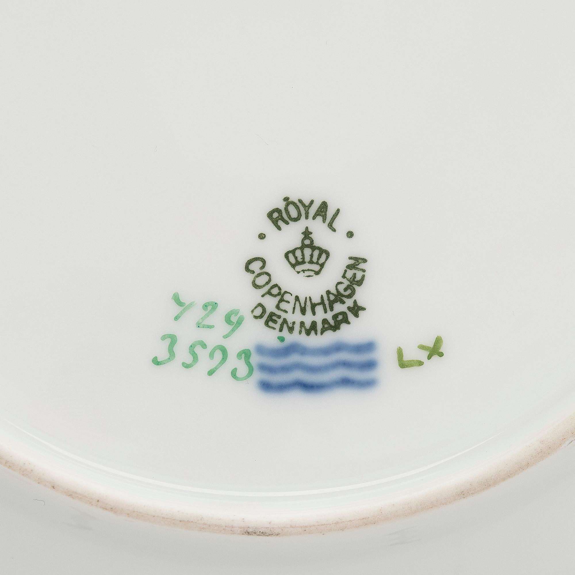 Royal Copenhagen, Dish / plate, porcelain, "Flora Danica", 1936.