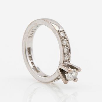 Ring, 18K white gold with brilliant-cut diamonds.