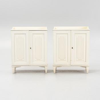 Sängbord-/skåp, ett par, Gustaviansk stil, 1900-talets andra hälft.