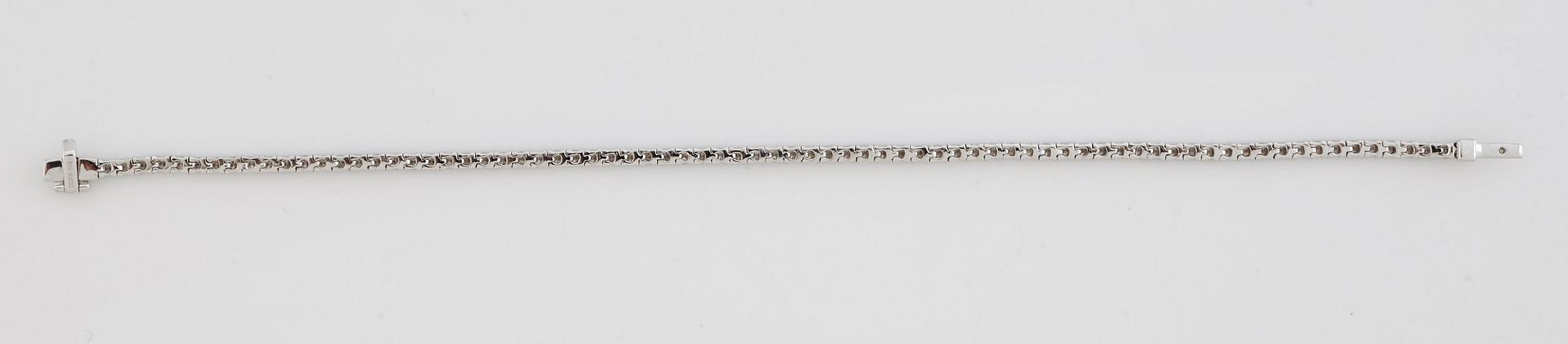 A brilliant cut diamond bracelet.