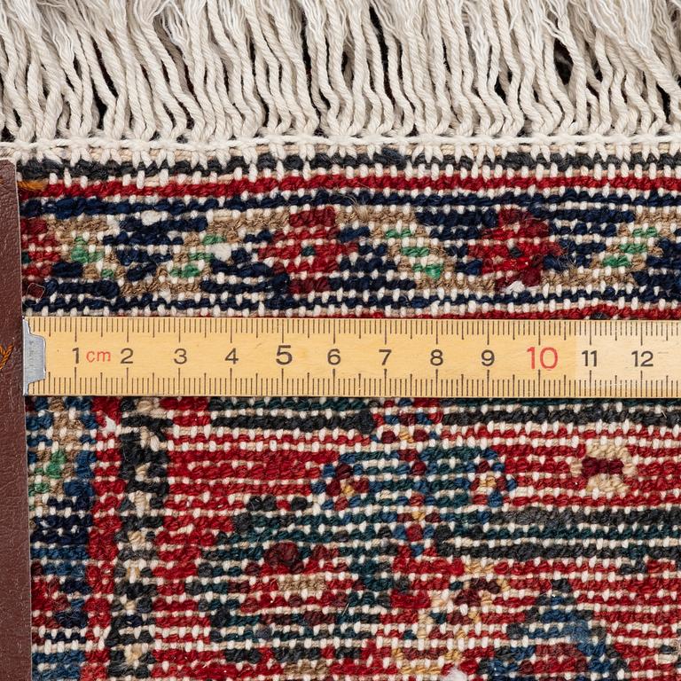 Matta, Senneh ca 330 x 205 cm.