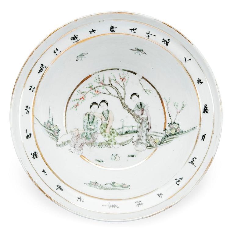 A CHINESE PORCELAIN BOWL,