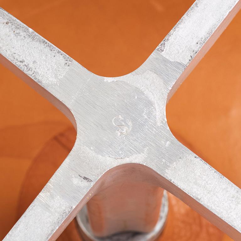 Arne Jacobsen, a pair of 'Swan' easy chairs, Fritz Hansen, Denmark 1960s.