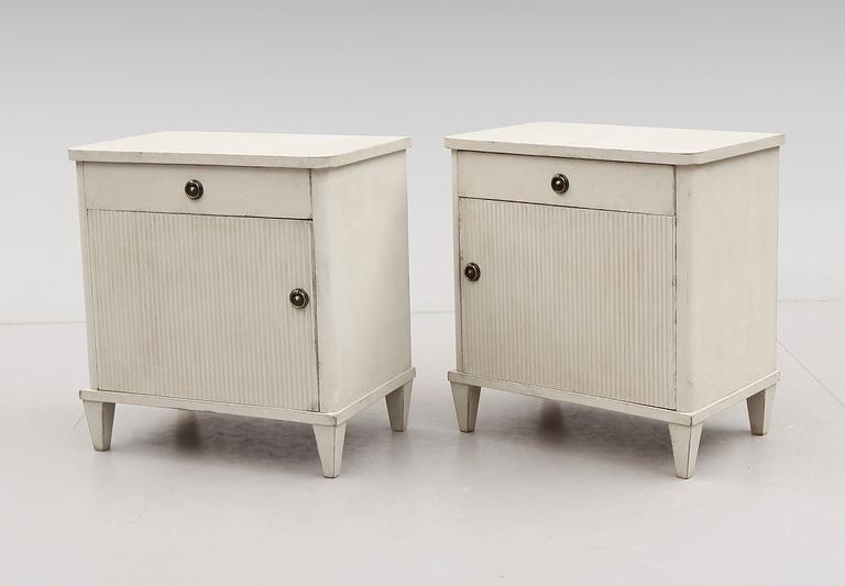 SÄNGBORD, 1 par, 1900-talets mitt.