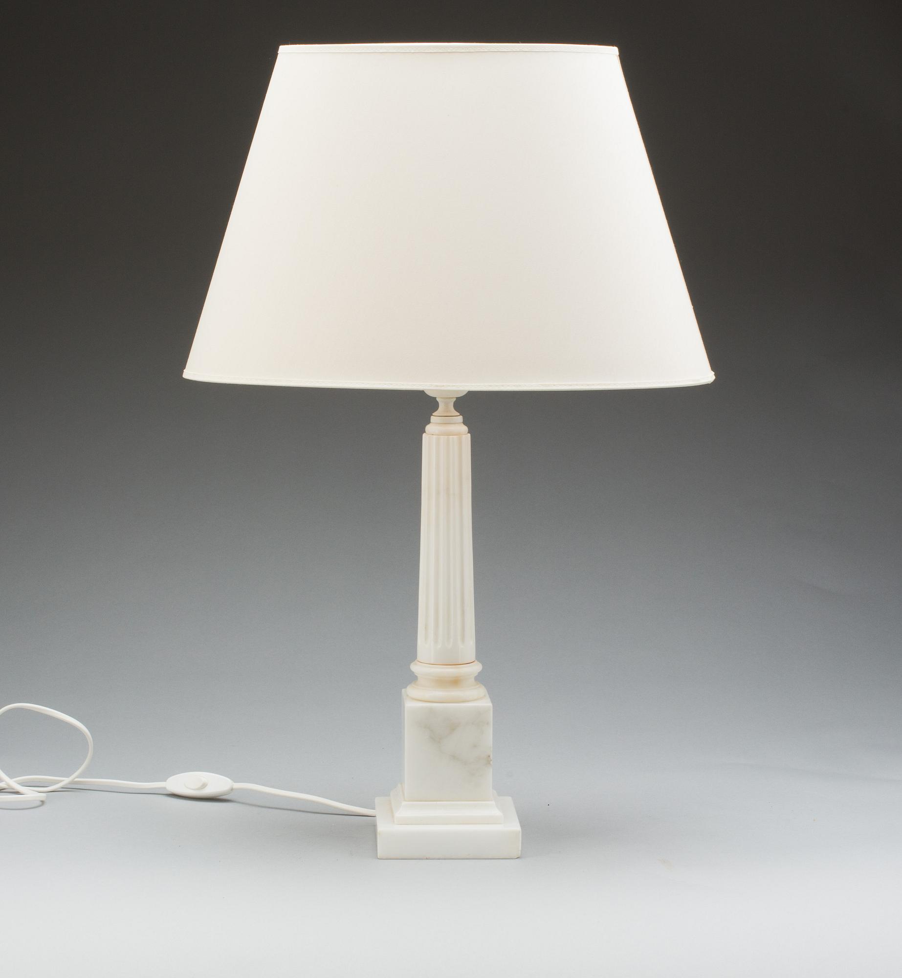 BORDSLAMPA, alabaster , 1900-tal.