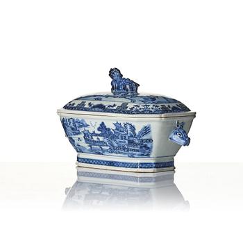 Tureen, porcelain, China, Qianlong (1736-95).