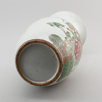 VAS, porslin, Kina, 1800-/1900-tal.