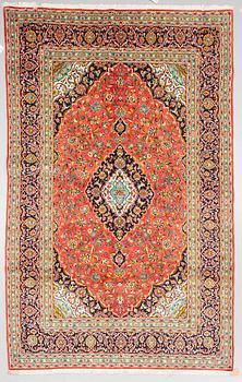 A CARPET, Kashan, ca 304 x 205 cm.