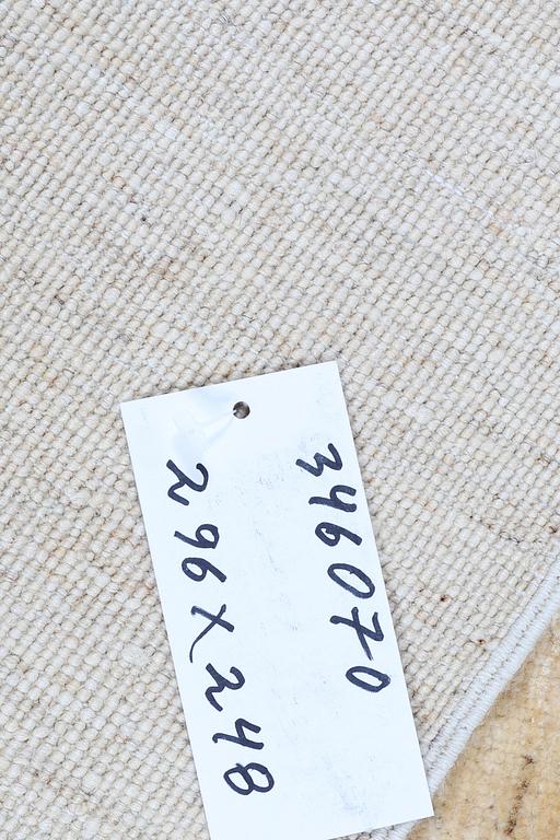 A carpet, Ziegler Ariana, ca 296 x 248 cm.