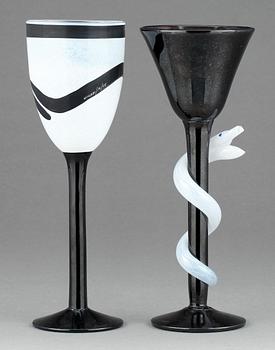 POKALGLAS, 2 st, glas, Ulrica Hydman Vallien. Kosta Boda.