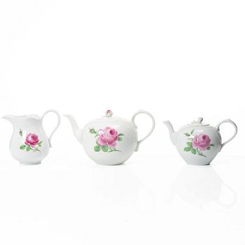 Meissen, Tea and coffee service, approx. 93 pieces, porcelain, “Meissen Rose” (Rote Rose/Meissener Rose).