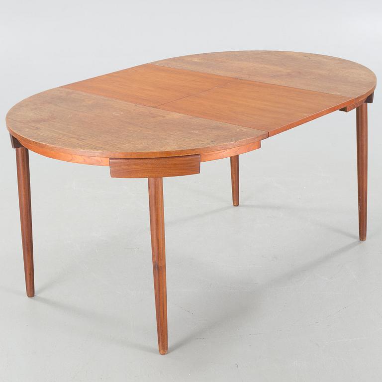 Four chairs and a table, designed approx 1952 by Hans Olsen for Frem Røjle.