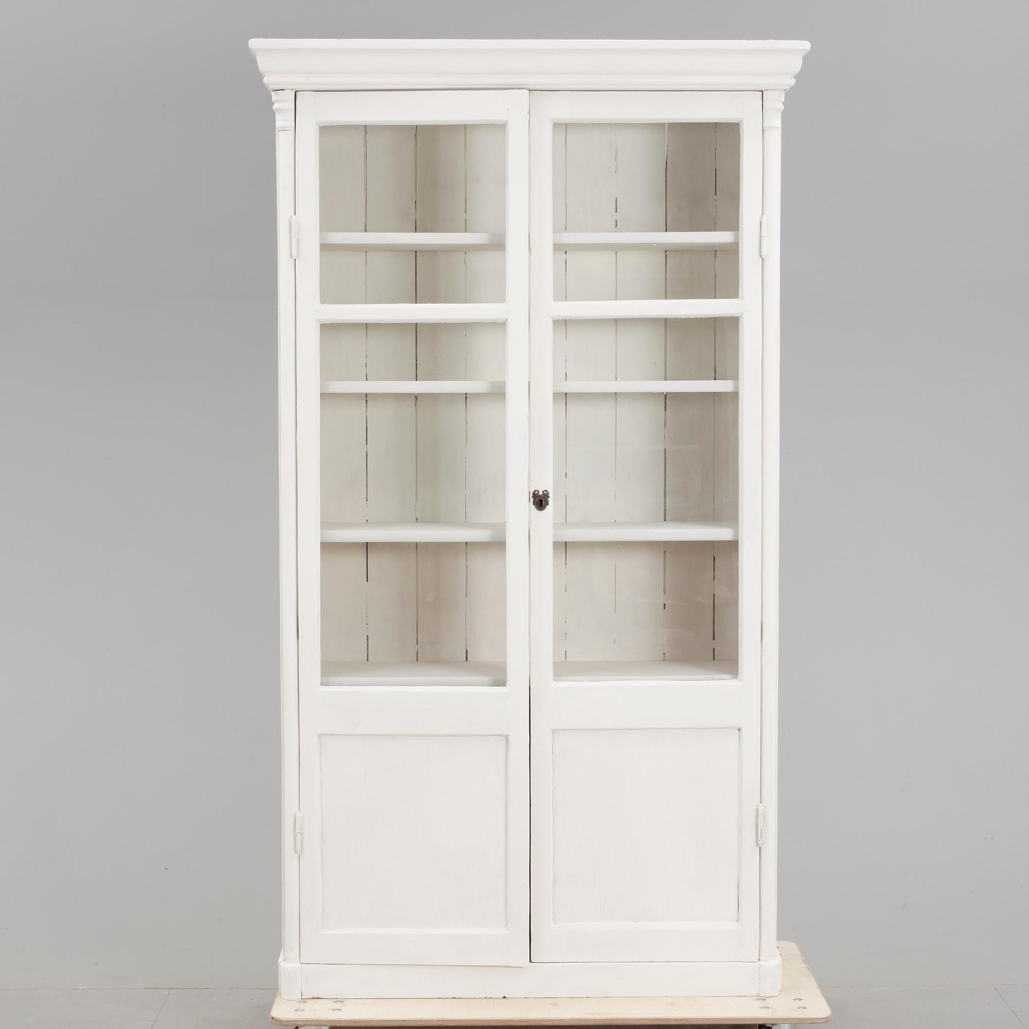 VITRINSKÅP, 1800-tal.