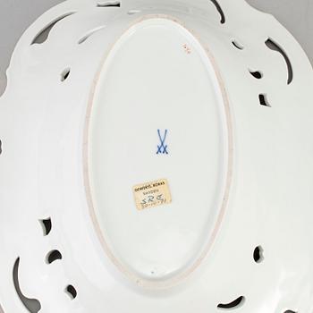A Meissen porcelain serving dish, 20th century.