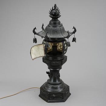 TRÄDGÅRDSLYKTA, brons, Japan omkring sekelskiftet 1900.