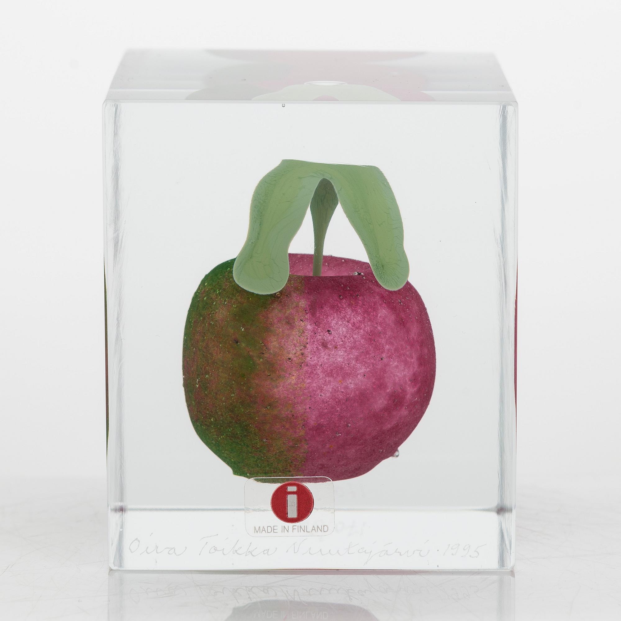 Oiva Toikka, a glass cube, signed Oiva Toikka Nuutajärvi 1995, 170/500.