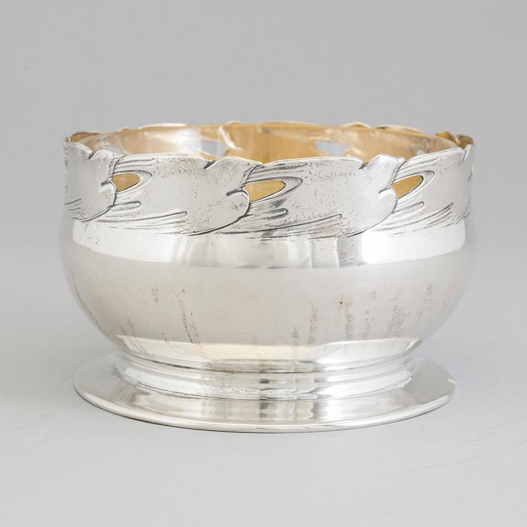 A Swedish Art Nouveau parcel-gilt caviar bowl with later glass liner, mark of GAB, Stockholm, 1911.