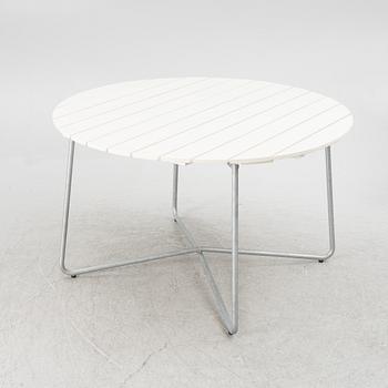 Arthur Lindquist, four armchairs model A2 and a table 9A, Grythyttan's steel furniture.