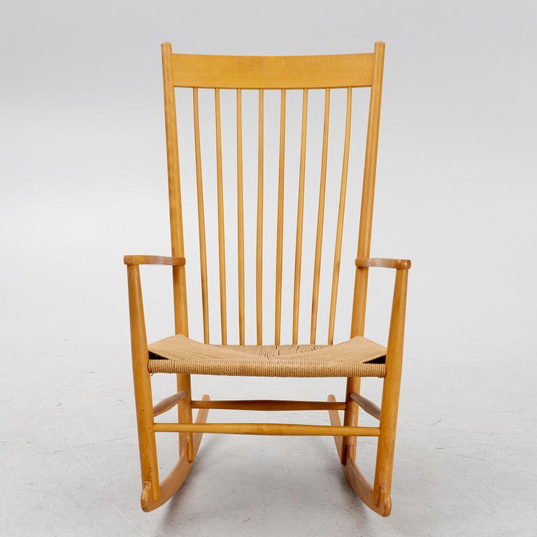 Hans J Wegner, gungstol, "J 16". FDB Möbler, 1900-talets andra hälft.