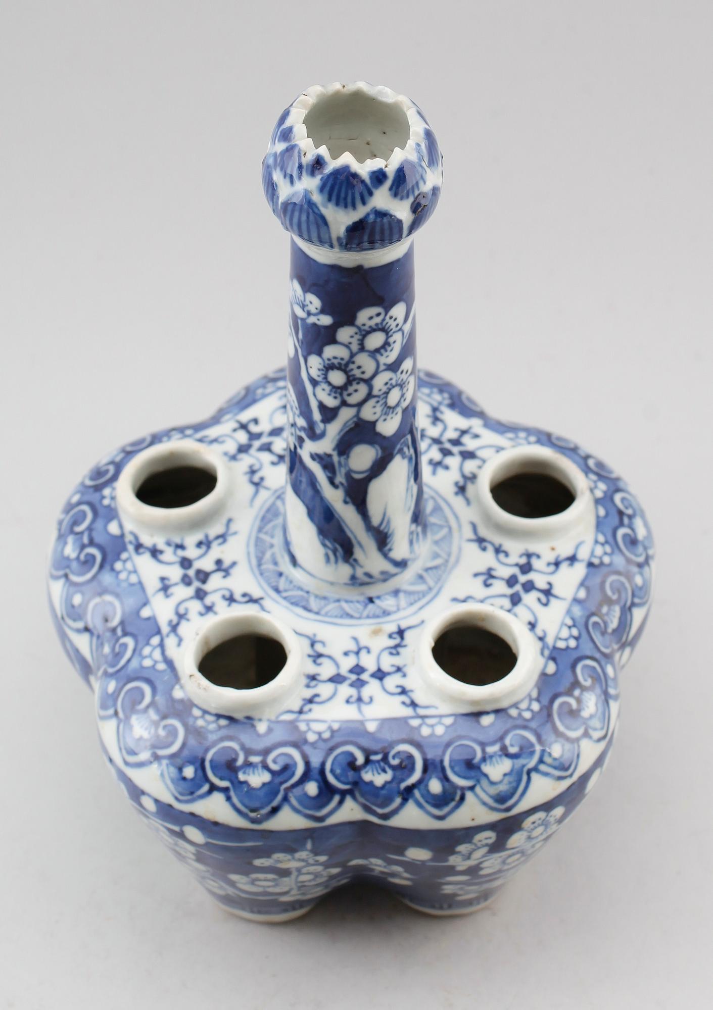 TULPANVAS, porslin, Kina, 1800-tal.