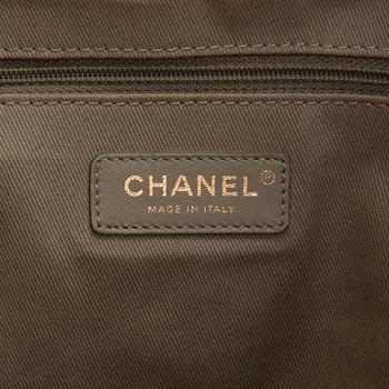 CHANEL, 'Canvas Chevron Patchwork Shopper Tote Bag', 2017.
