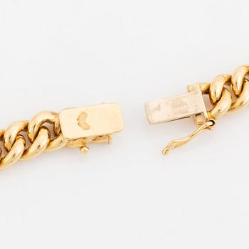 A brooch/necklace combination comprising two brooches and a necklace.