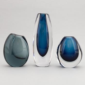 Vicke Lindstrand, a set of three vases, Kosta Boda, Sweden.