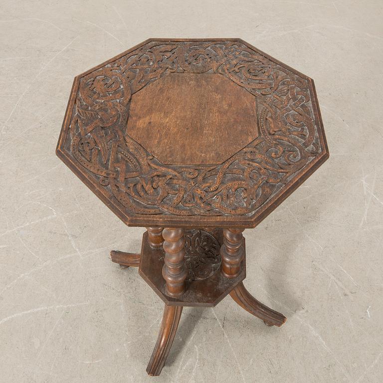 Bord Fornnordisk stil omkring 1900.