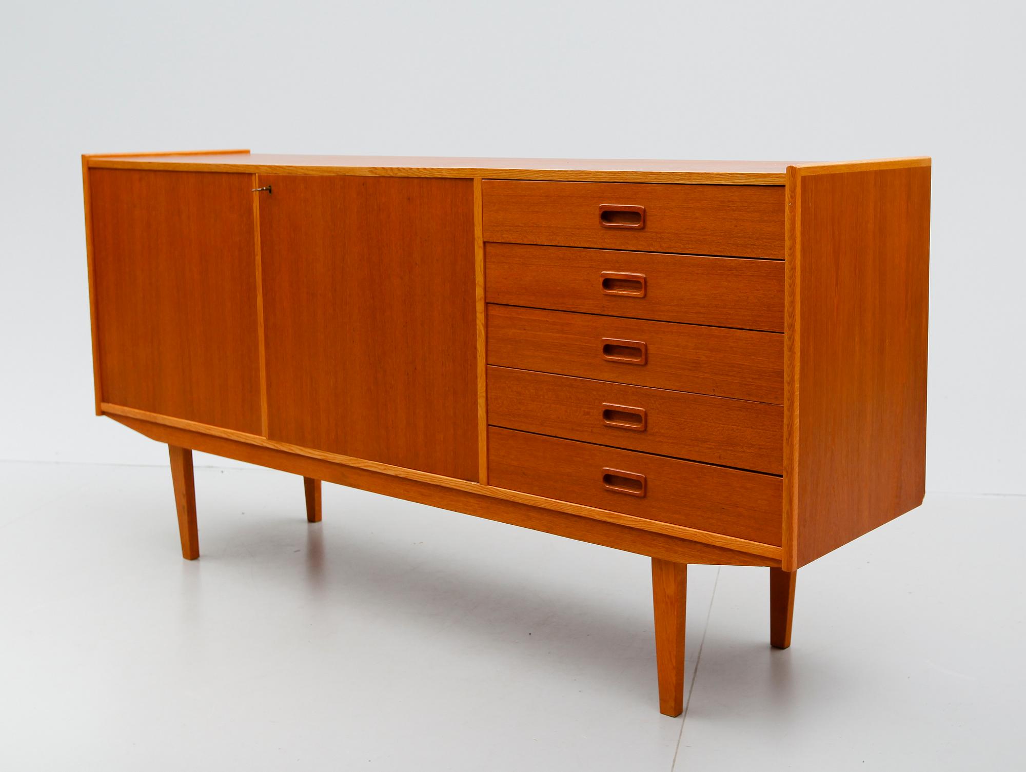 SIDEBOARD, 1900-talets mitt/andra hälft.