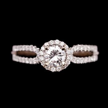 RING, 18 k vitguld, briljantslipade diamanter tot 0.87 ct.