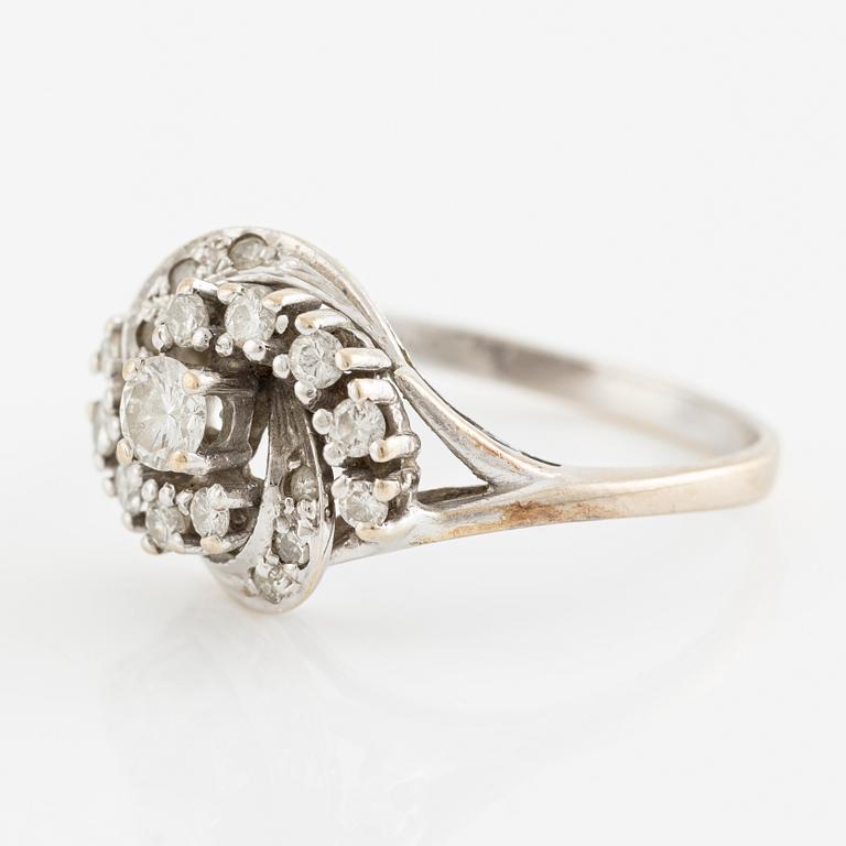 Ring 18K gold set with round brilliant and eight-cut diamonds.