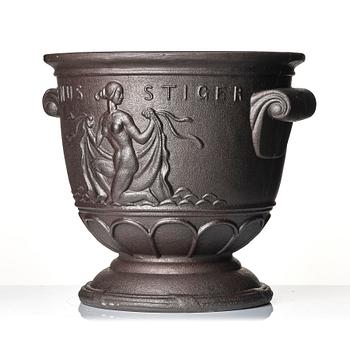 Ivar Johnsson, a "Venus" cast iron urn, Näfveqvarns bruk, Swedish Grace.