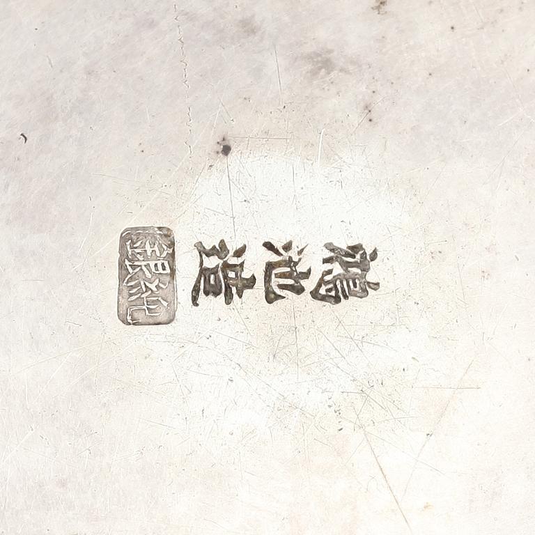 BRÄNNARE PÅ FAT silver. Shanghai, 1900-talets början.
