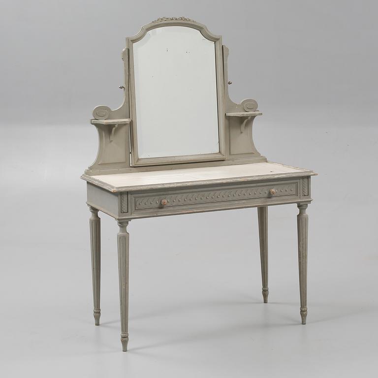TOALETTBORD, Frankrike, 1900-talets andra kvartal.