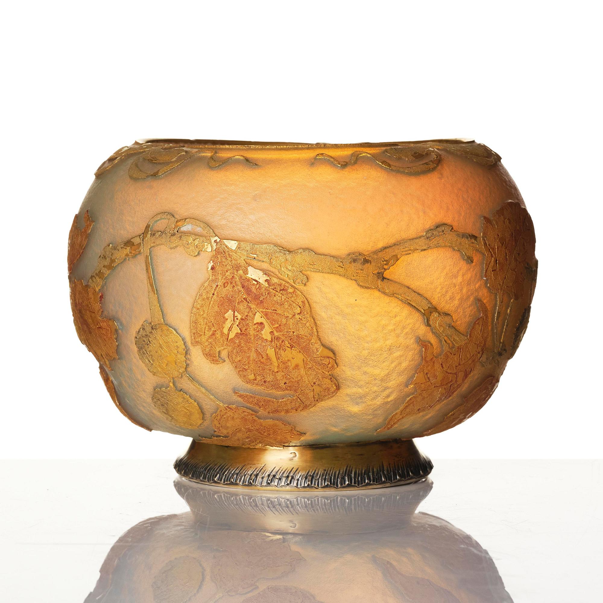 Daum Frères, an "Aurore" (Boule cabossée) Art Nouveau cameo glass bowl by Jacques Gruber, Nancy, France, 1890s.