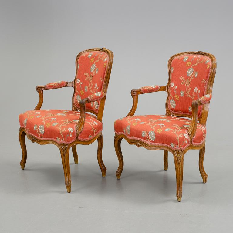 KARMSTOLAR, 2 st snarlika, Louis XV, 1700-tal.