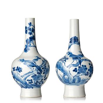 843. A set of two blue and white vases, Qing dynasty, 19th Century.