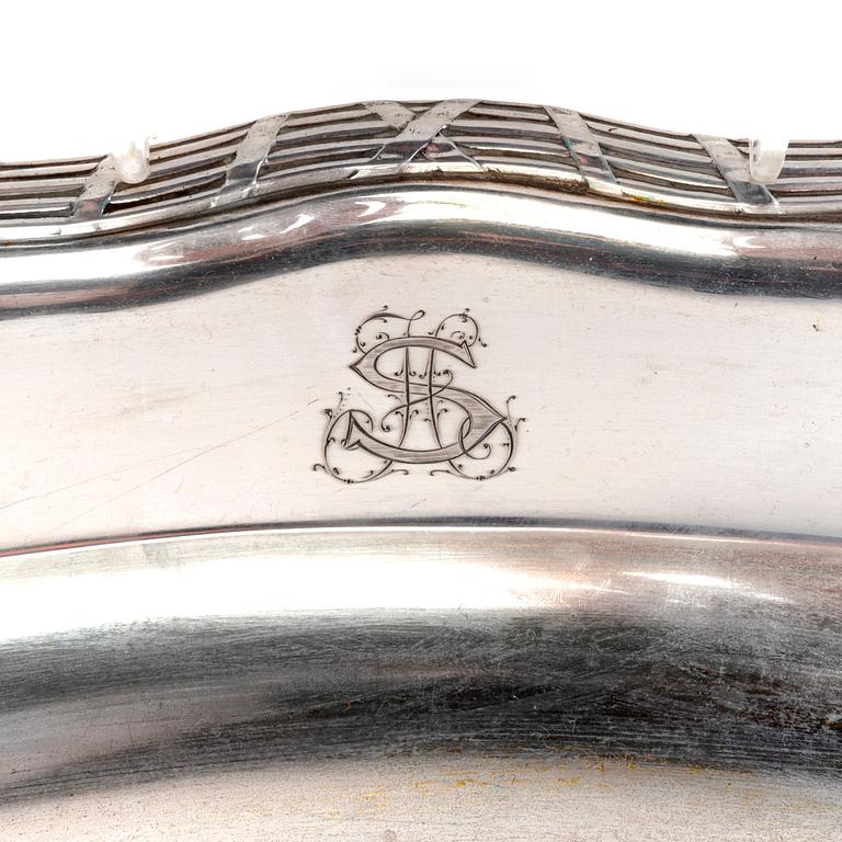 A Swedish 20th century silver serving plate mark of CG Hallberg Stockhom 1916, weight 1406 gram.